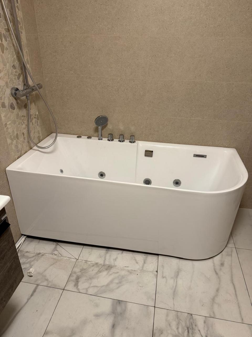 Free Parking Skanderbeg Square - Spacious Central Apartment Tirana Exterior foto